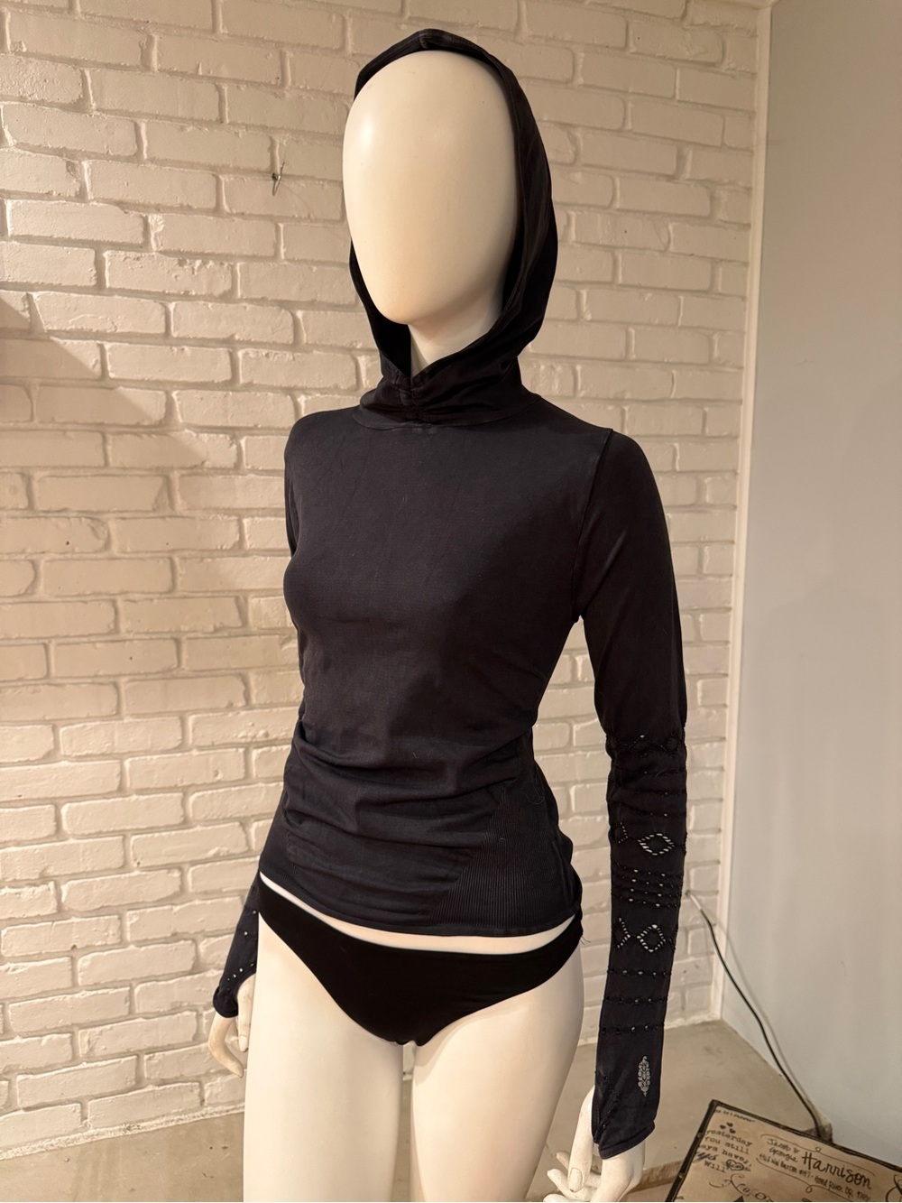 FP Movement Washed Black Hooded Long Sleeve Fitted Performance Thumbholes NWOT - Picture 4 of 16